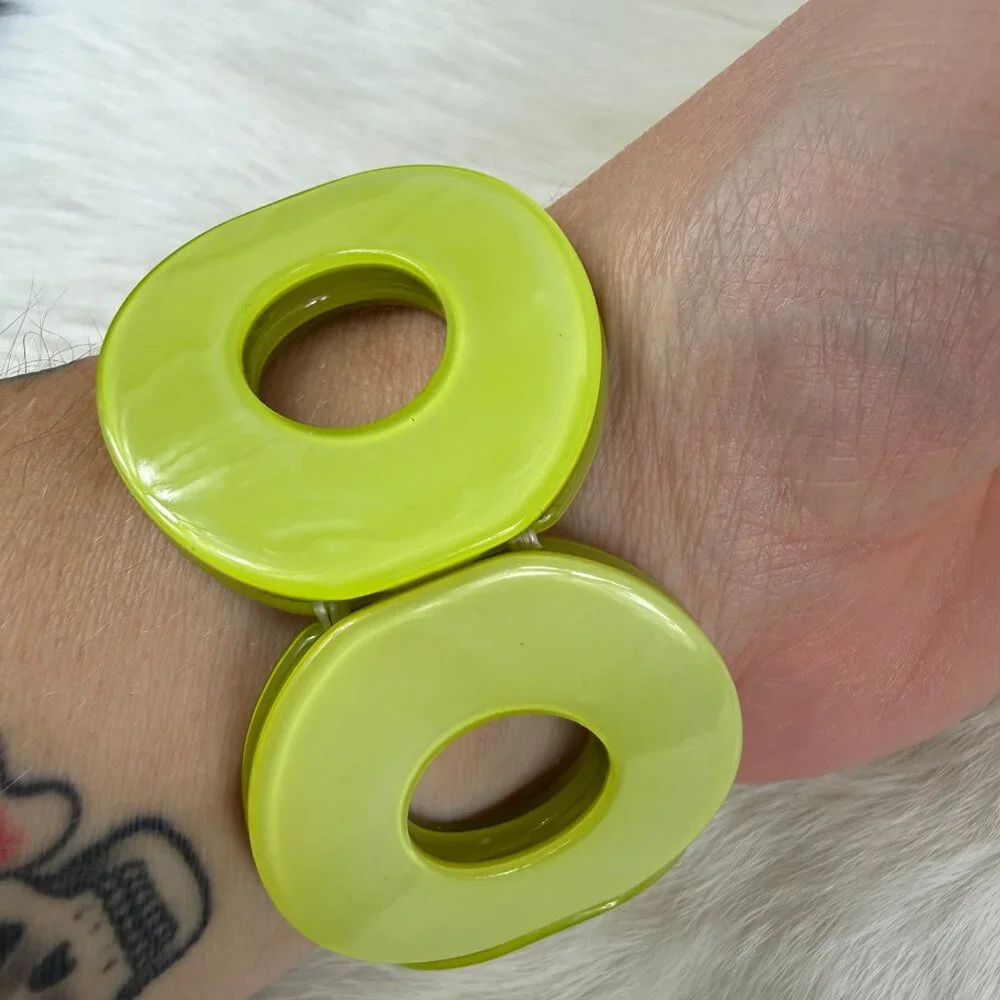 Lime Green Mod O Plastic Stretch Bracelet - Picture 4 of 4